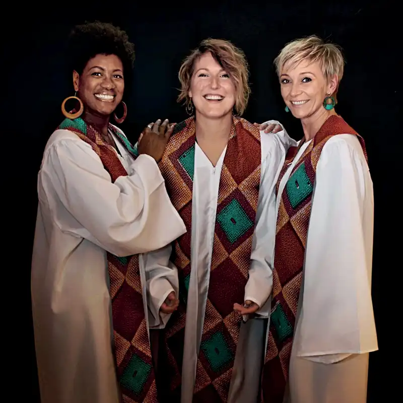Ananda Gospel Ananda Gospel – trois chanteuses en robes blanches, énergie et ferveur