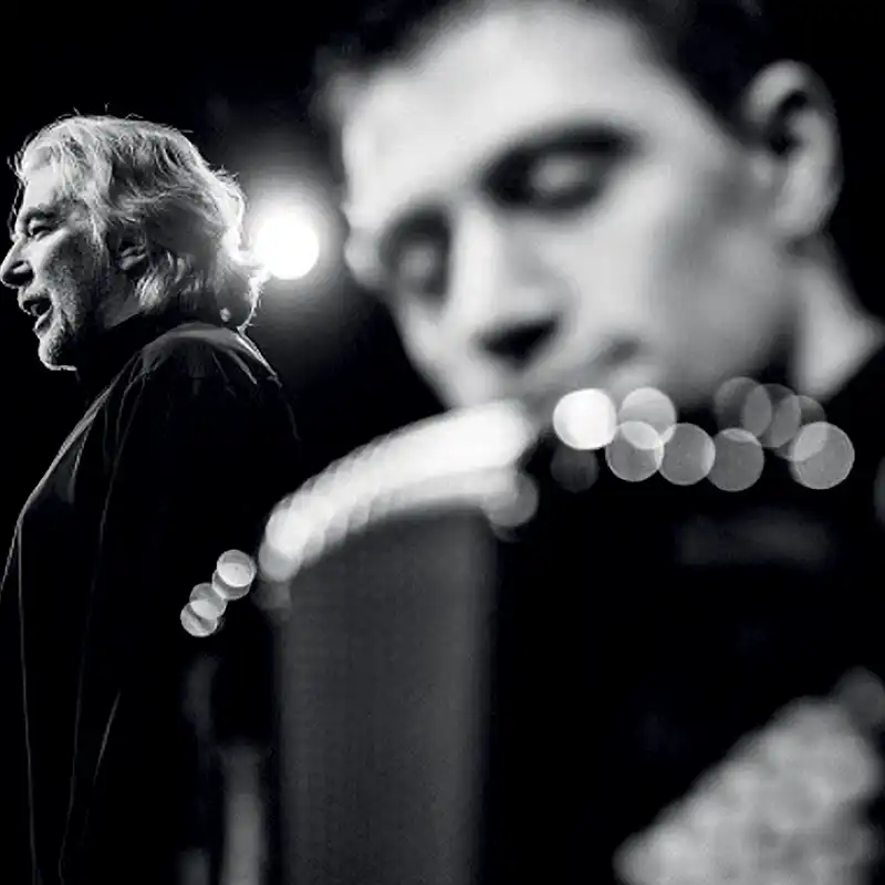 Alain Carré & Dimitri Bouclier Alain Carré & Dimitri Bouclier – voix et accordéon en scène, atmosphère intimiste
