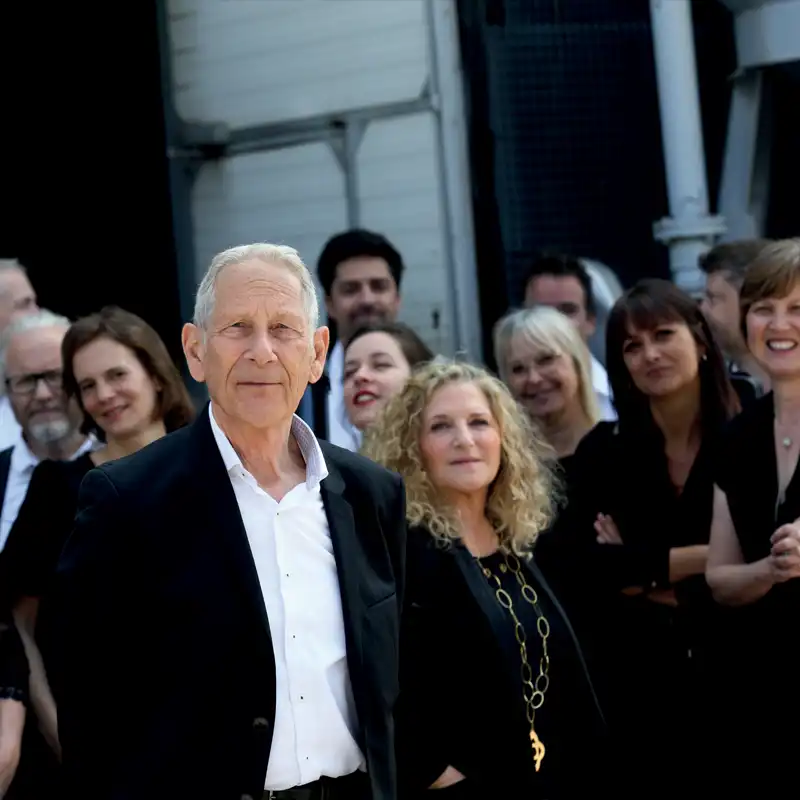 Orchestre des Pays de Savoie – Arie van Beek entouré des musiciens