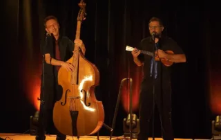 Les Michels en concert à Montagny-les-Lanches, samedi 11 octobre — contrebasse et ukulélé sur scène