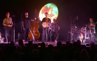 Tram en concert à Chavanod devant le public